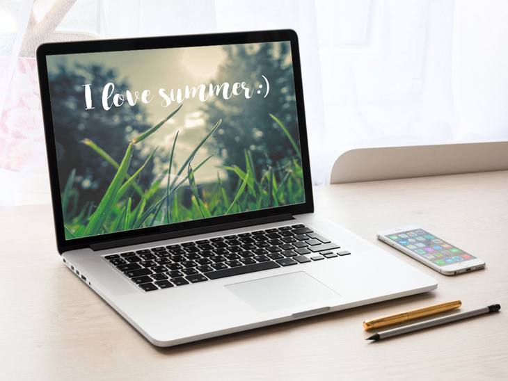 26+ Download Laptop On Desk Mockup&nbsp;Psd